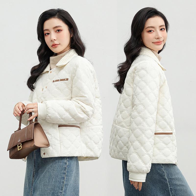 Xiaoxiangfeng rhombus light and thin short cotton clothes for women's autumn and winter new loose and warm small lapel cotton clothes are trendy.