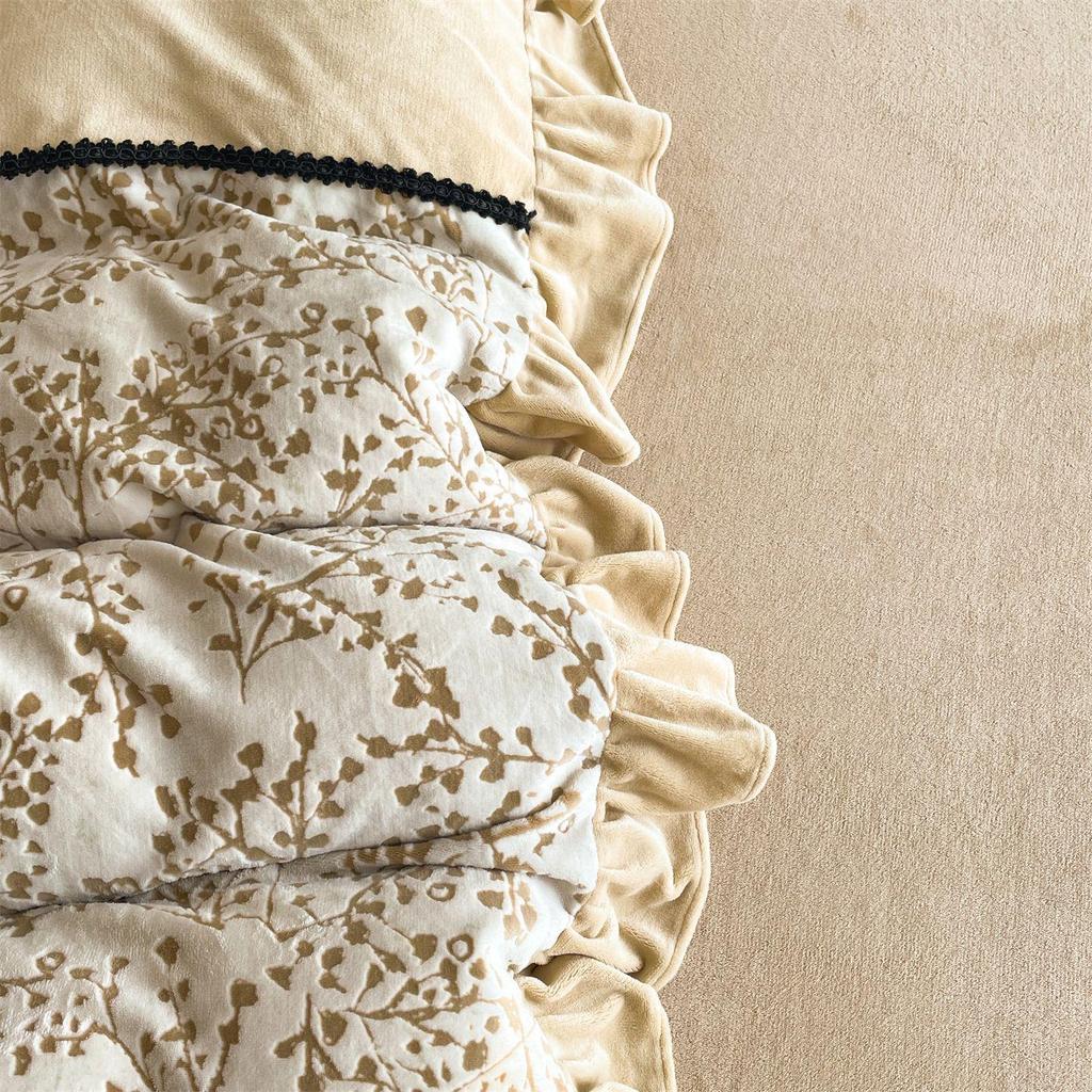 Ultra-Thick Warm Autumn/Winter Velvet Carved 4-Piece Bedding Set - Class A, Anti-Static, Ideal for Mother and Baby.