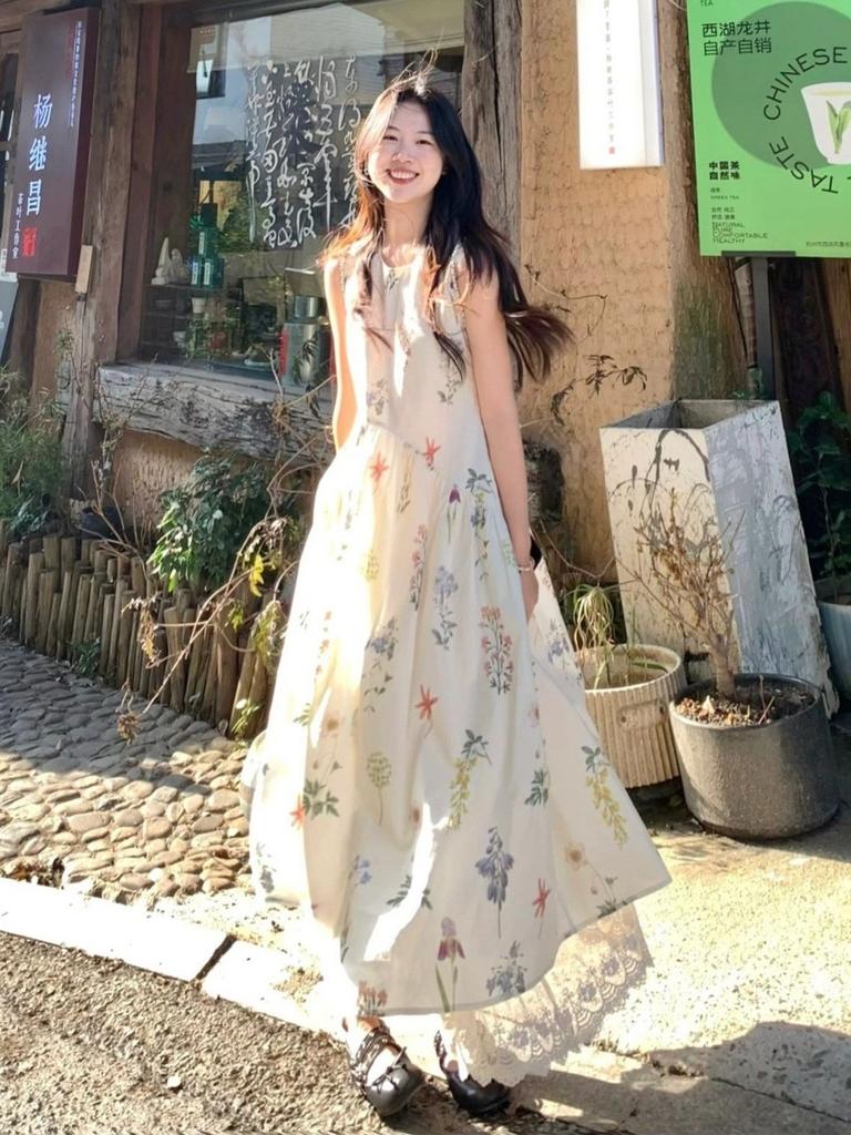 Yunnan Travel Wear Women's Sleeveless Vest Floral Dress Beautiful and Unique Vacation Style Loose Temperament Long Dress
