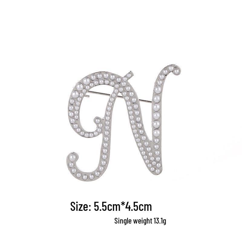 Elegantní brož s perlovým písmenem (26 písmen): Všestranný módní doplněk