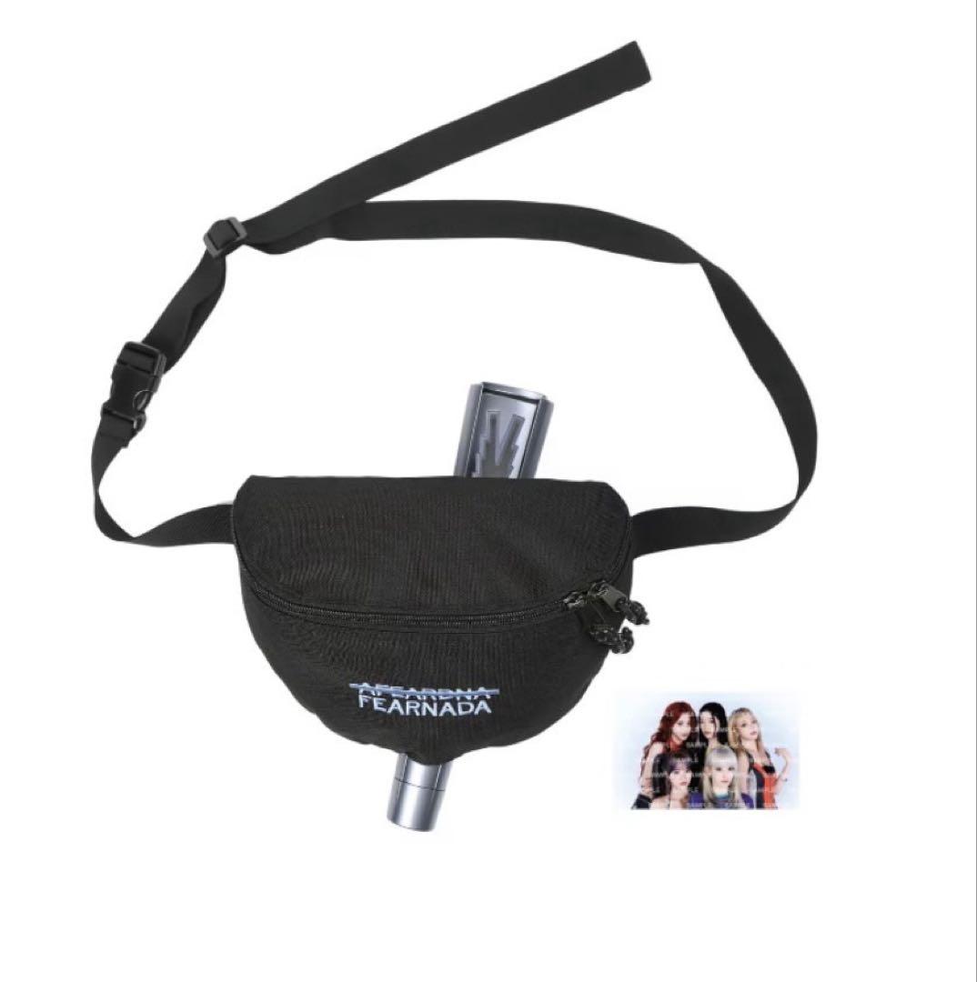 

[USED] LE SSERAFIM FEARNADA Crossbody Bag with Trading Card