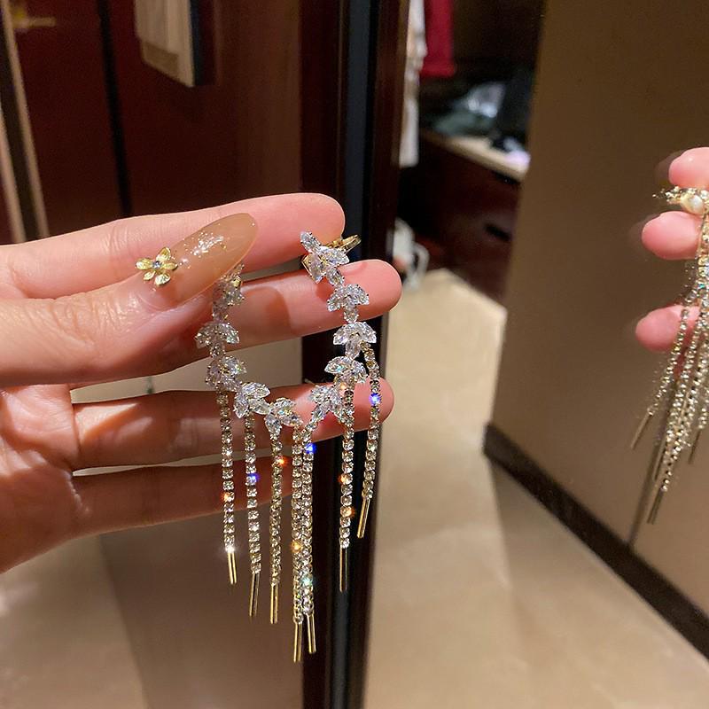 Korean Rhinestone Butterfly No-Pierce Ear Cuff - Fashionable & Versatile Earring