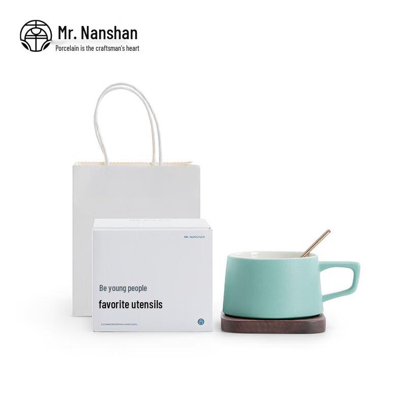 Herr Nanshan. Kaffeetassenset im europäischen Stil