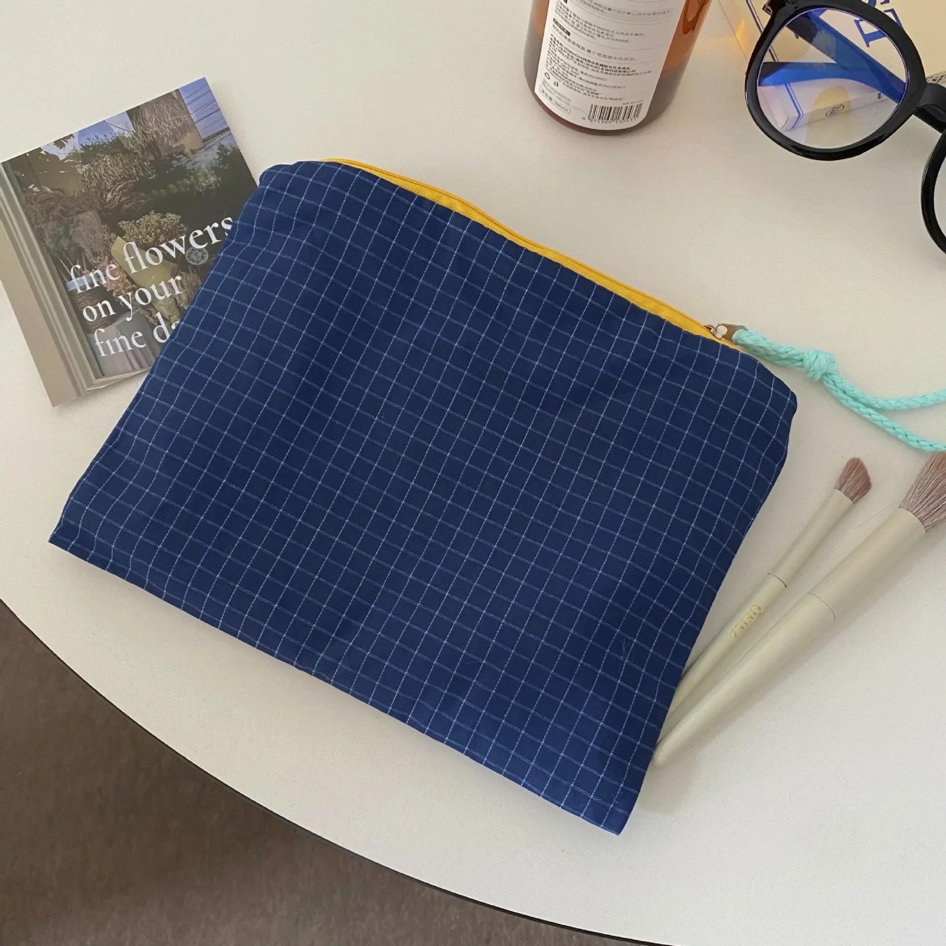 

Women Girls Plaid Makeup Bag Cotton and Linen Cosmetic Bag with Zipper Pouch Simple Portable Large Capacity Storage Bag Fashion 21x17cm синій