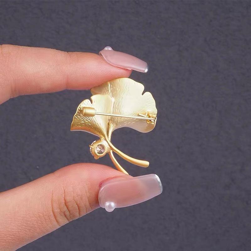 Exquisite Ginkgo Leaf Pearl Brooch - High-End Niche Pin and Anti-Exposure Accessory