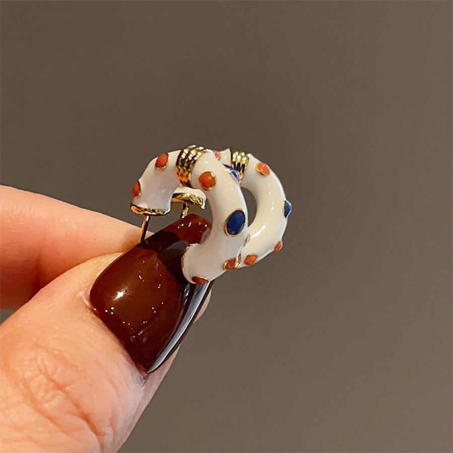 Silver Needle Irregular Oil Dripping C-Shaped Stud Earrings Retro Premium Earrings Fashion Commuter Versatile Earrings