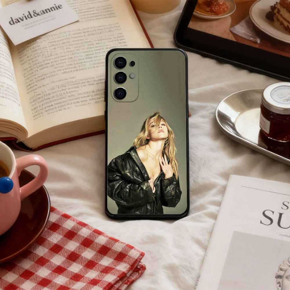 S-Sydney S-Sweeney Phone Case For Samsung S 25,24,23,22,30,21,10,9,Ultra,Plus,Lite,FE,4,5 G Soft Black Case