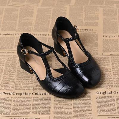 2025 New Summer French Retro Sandals Soft Leather Thick Heel Medium Heel Versatile Woven Word with Round Head Women's Sandals
