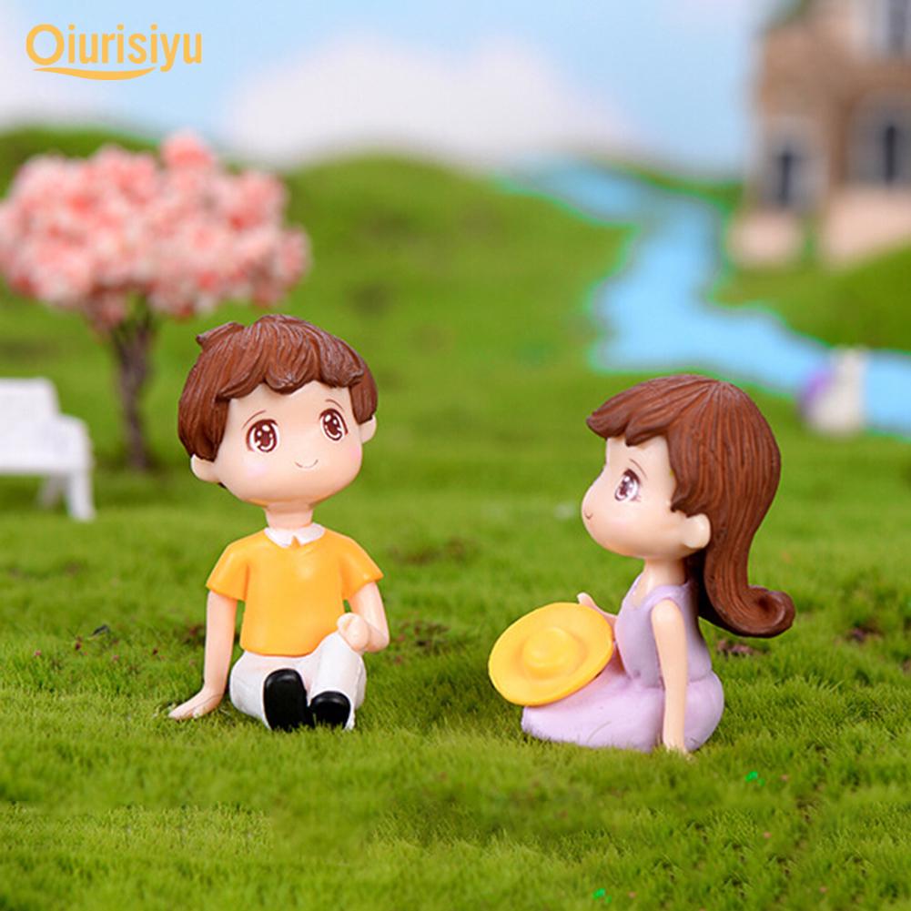 2Pcs Mini Girl Boy Sit Down Look Up Model Figurine
