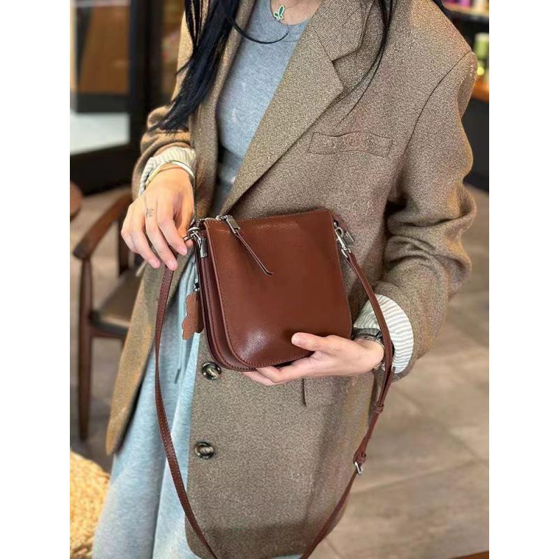 Mobile phone bag, women's spring and summer new soft leather women's bag, messenger bag, bucket bag, shoulder bag, armpit bag.