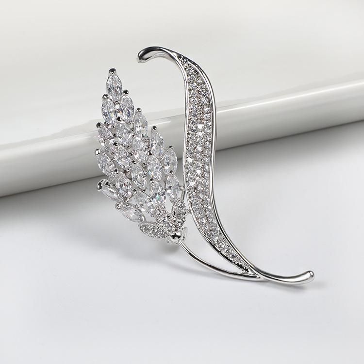 Gold Crystal Wheat Ear Brooch - Anti-Exposure Pin for Women’s Suit Shirt, Small Fragrance Style, Personalized Diamond Collar Pin