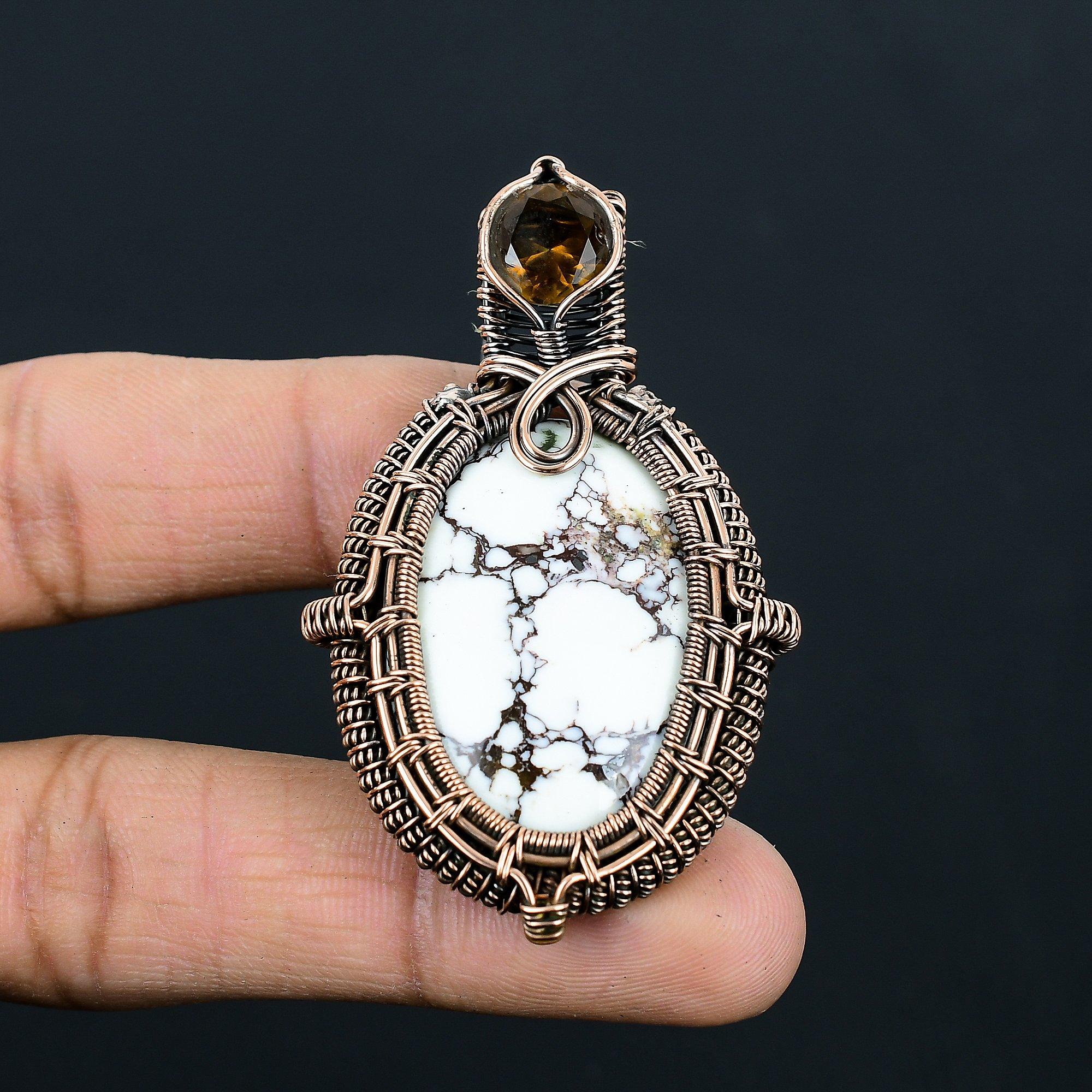 

Подвеска из чистой медной проволоки ручной работы с дикой лошадью и дымчатым топазом, ювелирные изделия ко Дню памяти 2.56 inches белый