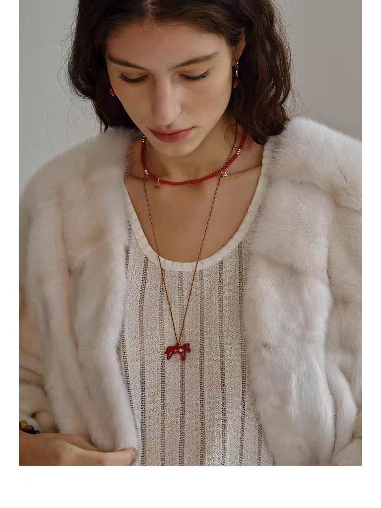 Chic Pony Pendant Necklace: Stylish and Unique Design for Women