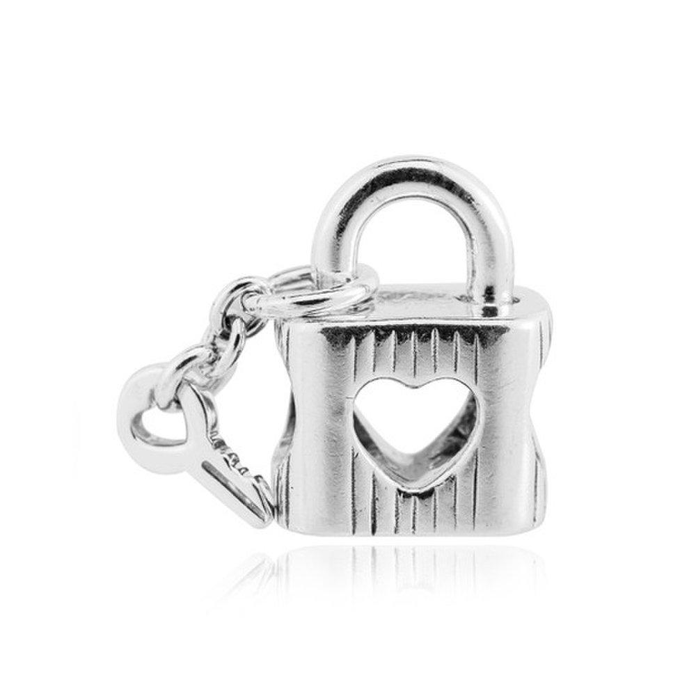 

790095C01 Lock & Heart Key Charm