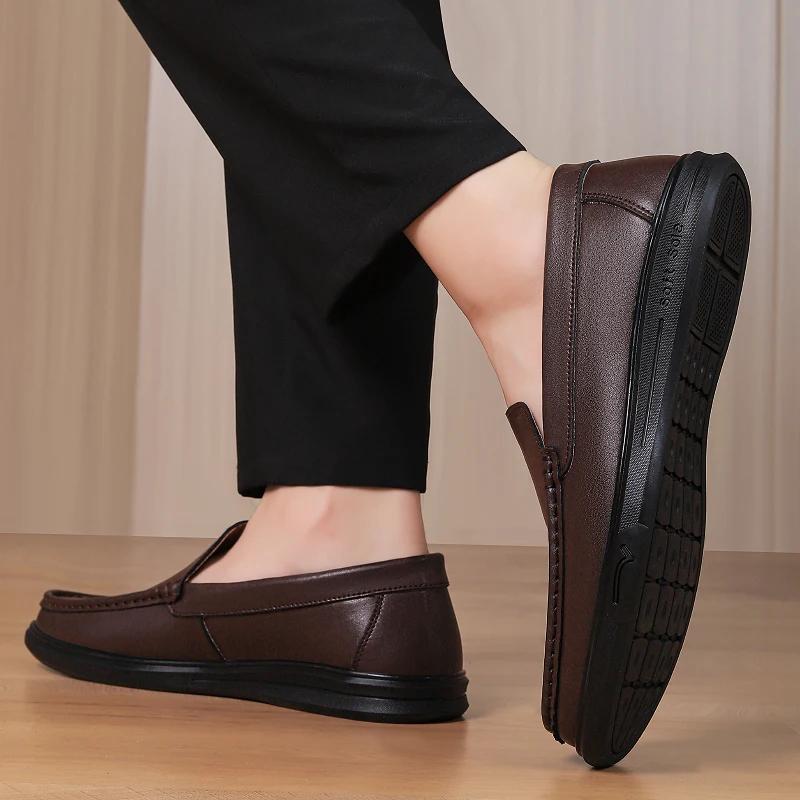 Fashion New Genuine Leather Mens Casual Shoes Handmade Men Shoes Travel Loafers Comfy Male Moccasins Fashion Designer Slip On Boat Shoes