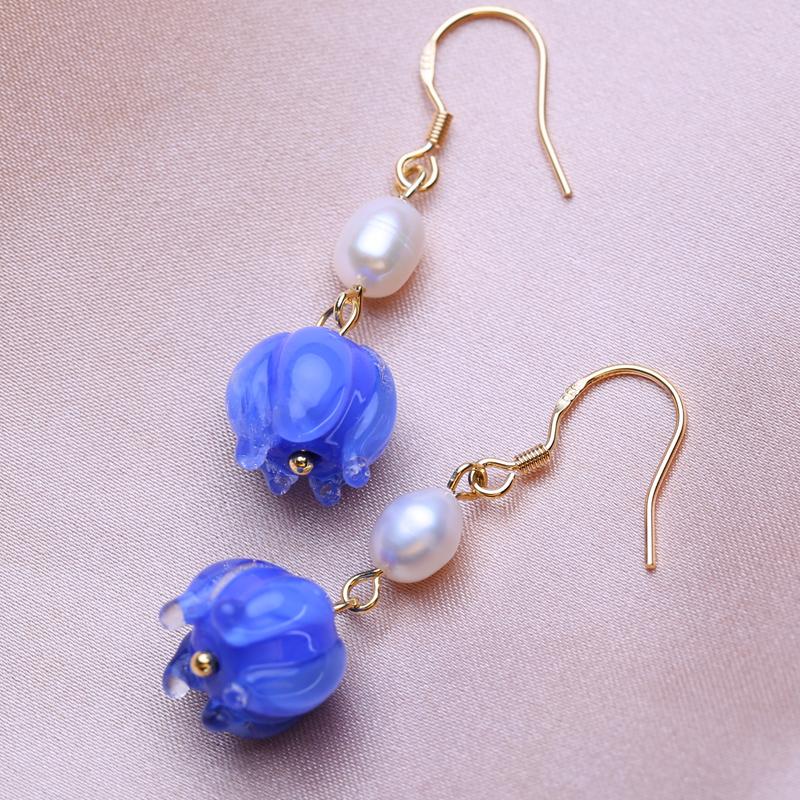 

KNIKOO Жіночі сережки-краплі з синіми фіолетовими квітами Модні сережки з натуральними прісноводними перлами Ювелірні вироби для подарунків на весілля
