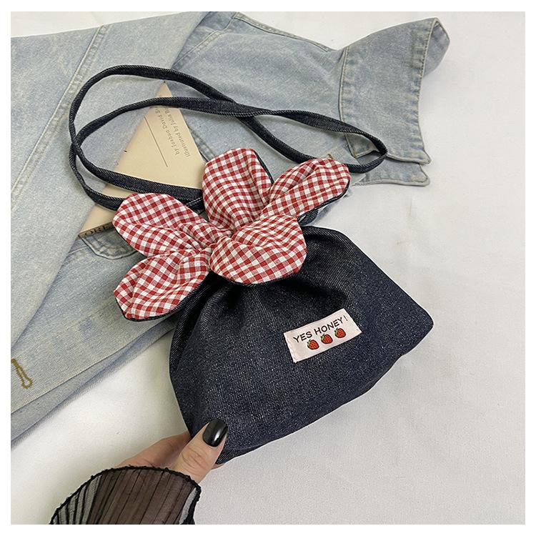 2025 милая джинсовая сумка-почтальон с цветами корейская маленькая свежая сумка через плечо-почтальон двойного назначения с завязкой повседневная сумка для мобильного телефона чёрный