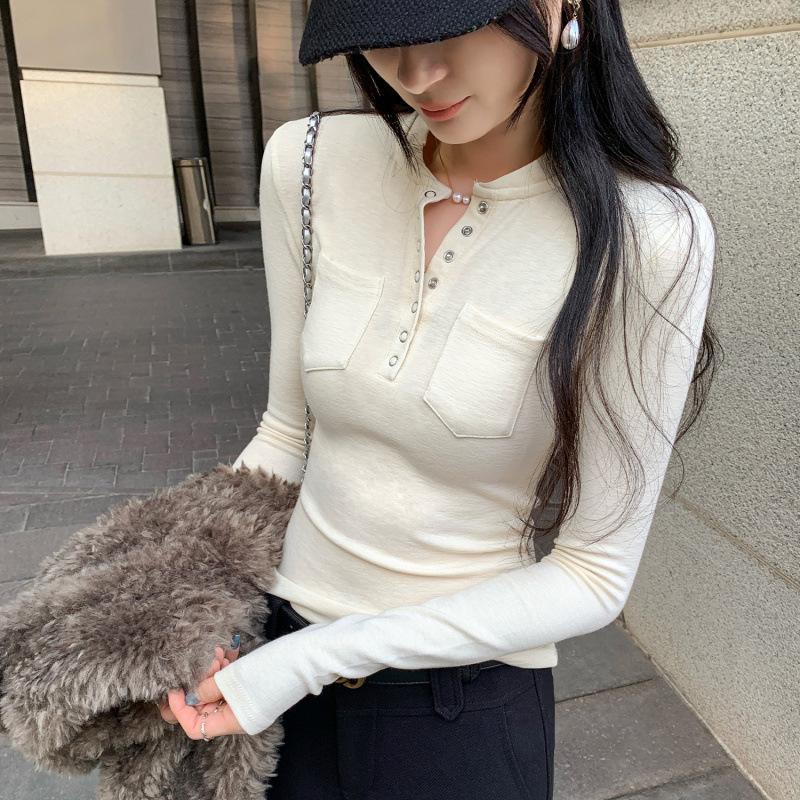 Women's Retro Henley Collar Knit Top - Autumn/Winter 2025, Waist-Cinching, Figure-Flattering, Solid Color.