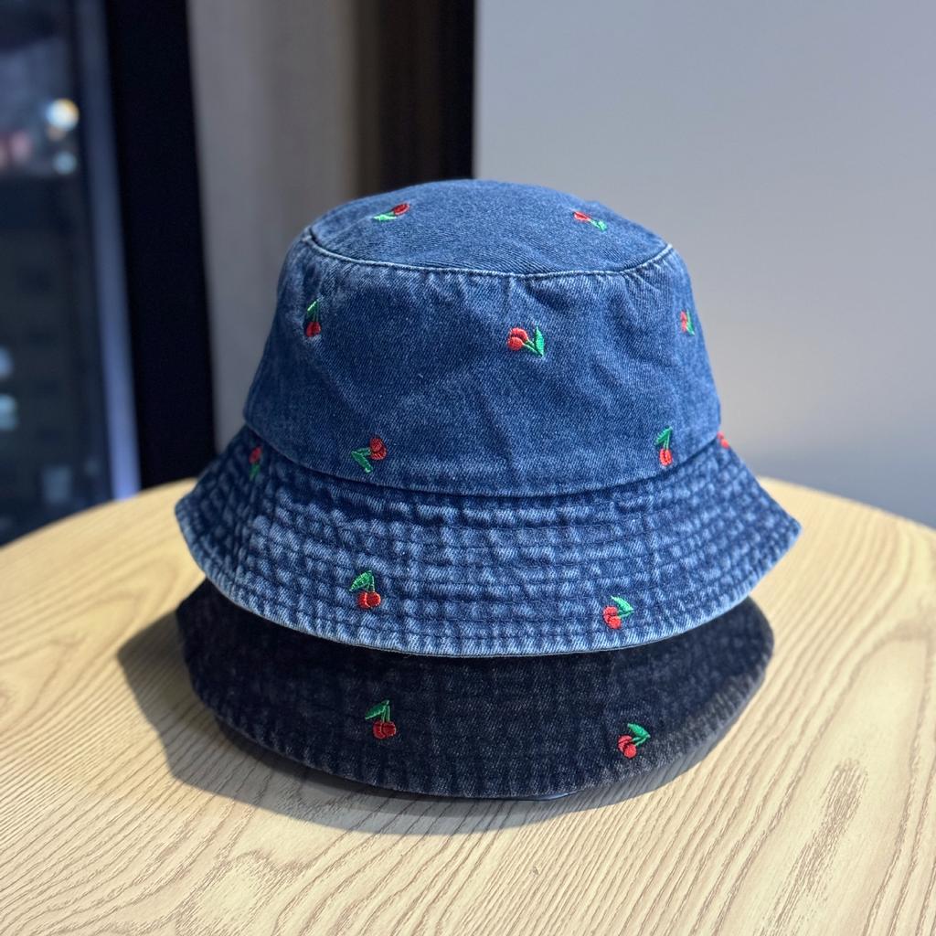 Korean-style new cherry embroidered denim bucket hat for women, summer trendy fashion influencer style hat for spring and autumn