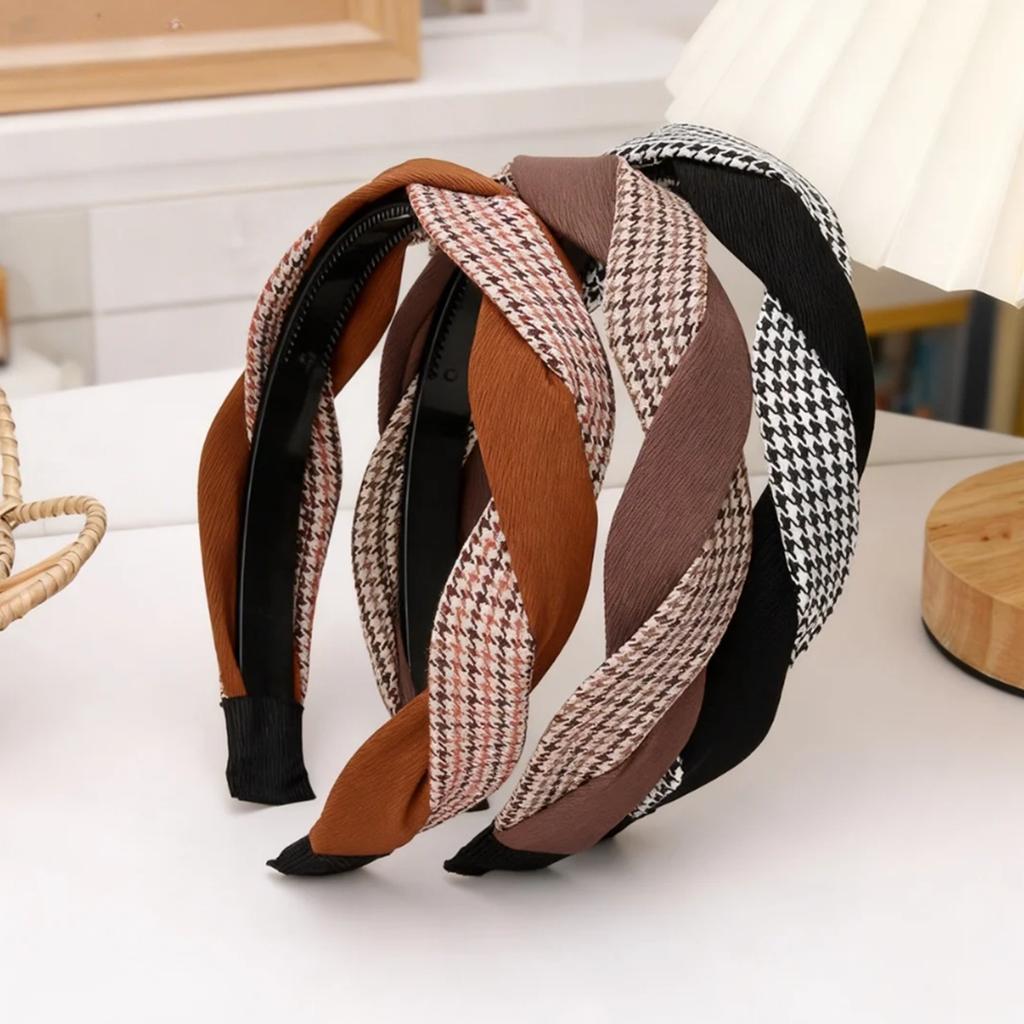 French-Style Retro Braided Plaid Hairband for Women, Non-Slip with Teeth, Suitable for Going Out, Shopping, and Affordable Party Outfits