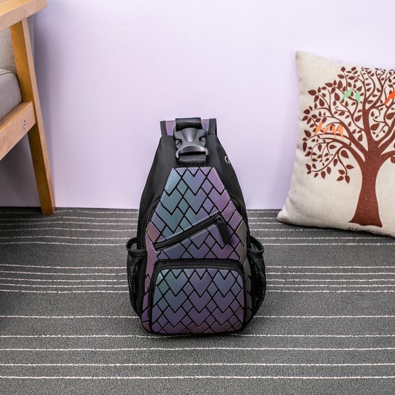 Borsa luminosa da donna Zaino laser geometrico Borse a tracolla trapuntate Borsa a petto semplice con ologramma laser