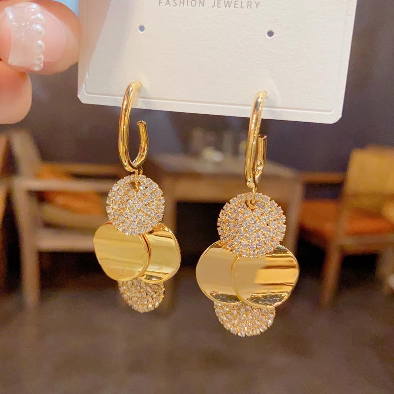 Personalized and Fashionable, Exaggerated Metal Round Earrings Color Matching Tassel Earrings Elegant and Luxurious Earrings