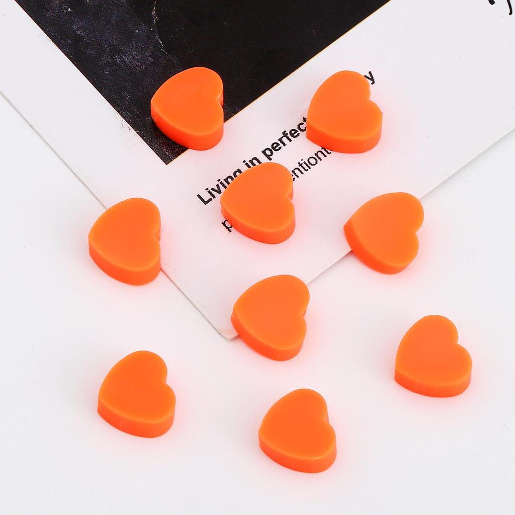 30 Stück einfarbige Polymer-Ton-Perlen in Herzform für die Schmuckherstellung