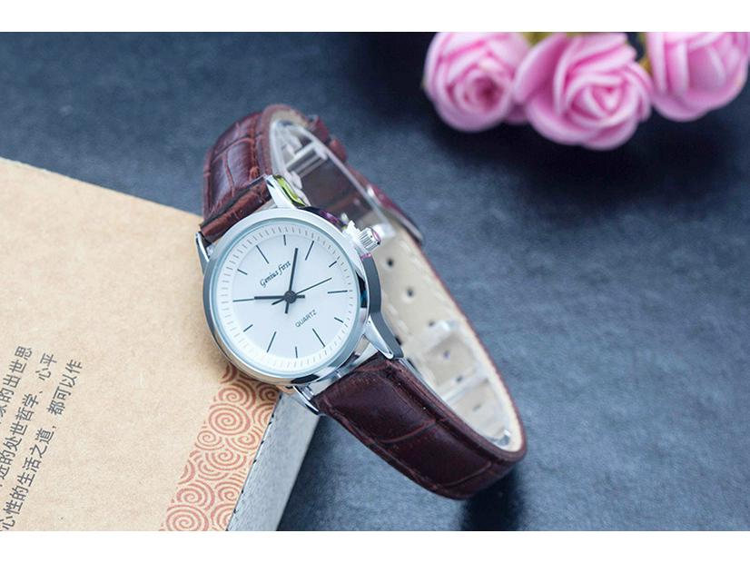 

Унисекс кварцевые часы в корейском стиле с силиконовым ремешком - Модный и простой дизайн