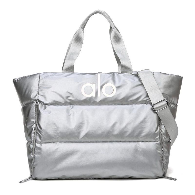 

Lightweight yoga bag, portable travel bag, casual commuter bag, large-capacity fitness sports bag срібний