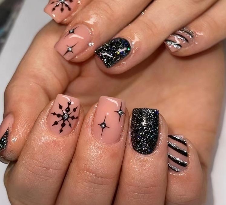 

Christmas hot-selling nail art film European and American style snowflake design French short square wearing armor Free jelly glue + rubbing strips