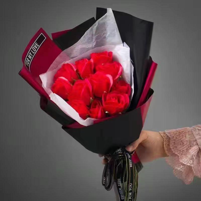 

Подарункова коробка з 99 консервованими мильними трояндами - Ідеально для Дня святого Валентина, днів народження та освідчень