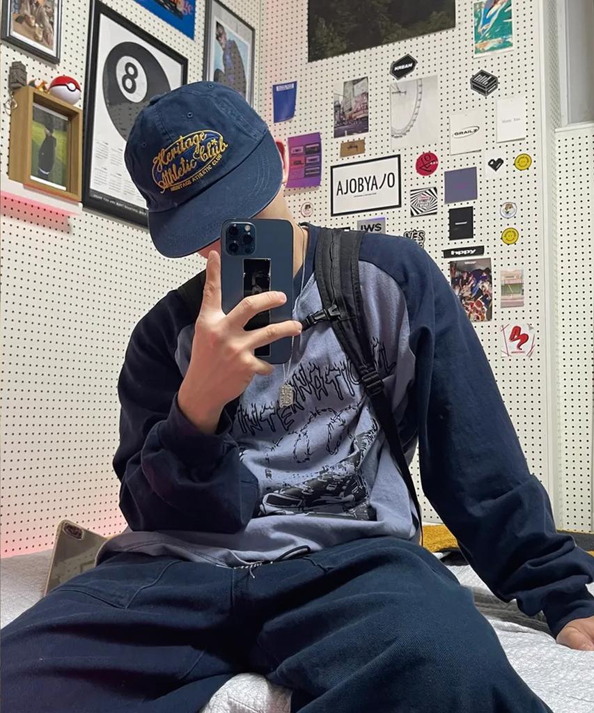 Yunibeoseugameonteu Universe Signed Long Bill Washed Cap_Navy