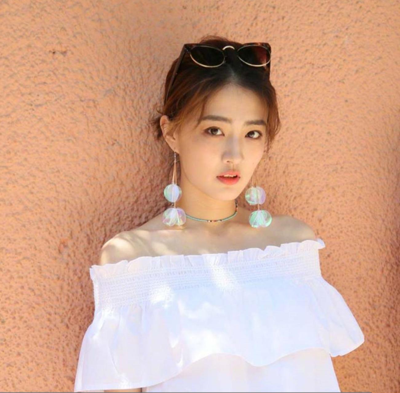 Высококачественные Привлекательные Темпераментные Серьги-джокеры с белыми пайетками-лепестками, длинные серьги-гвоздики белый