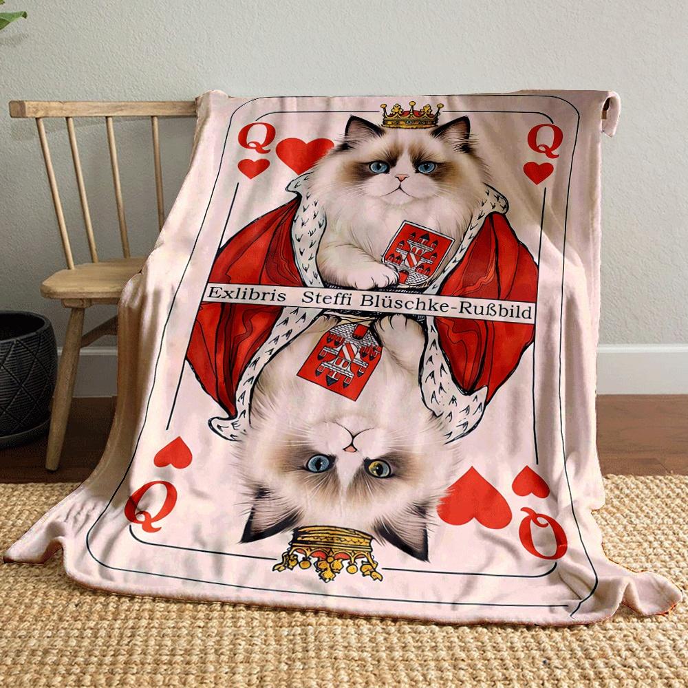 Eine königliche Katze, gekrönt und mit einem Umhang, gestaltet wie eine Herzkönigin-Karte. Decke für alle Jahreszeiten Mittagspause Überwurf Geschenk
