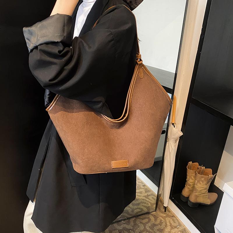 2025 New Large-capacity Tote Bag Women's Autumn and Winter New Casual Versatile Commuter Matte Shoulder Bag