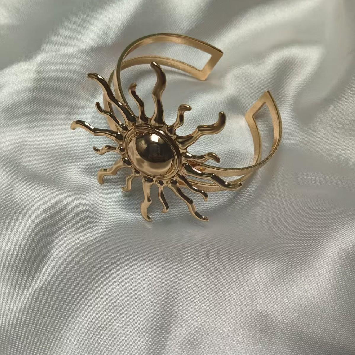 Браслет с подсолнухом пересекает настоящее золото простой и элегантный модный тренд золотисто-желтый