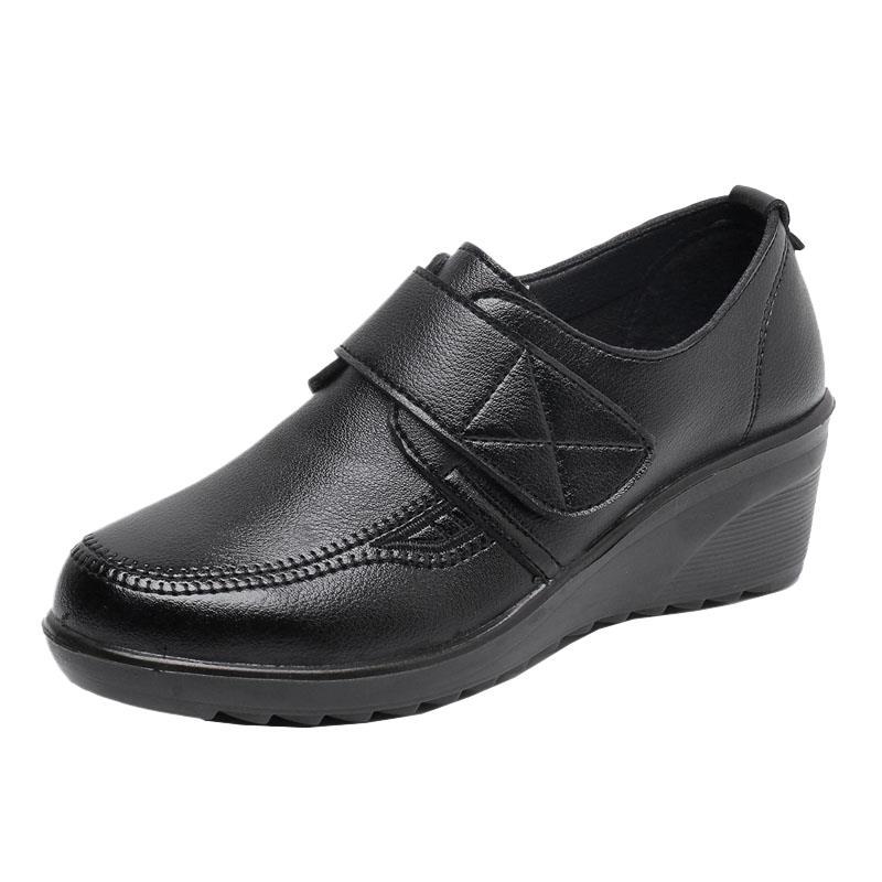 Work shoes middle-aged and elderly middle-aged mother shoes soft leather new soft-soled wedge heel women's shoes medium heel single shoes women 2025