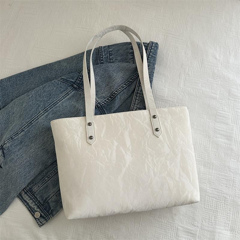 

Повседневная простая и модная сумка с мягкими стенками женская 2025 высокоценная сумка-тоут большой вместимости классная сумка через плечо белый