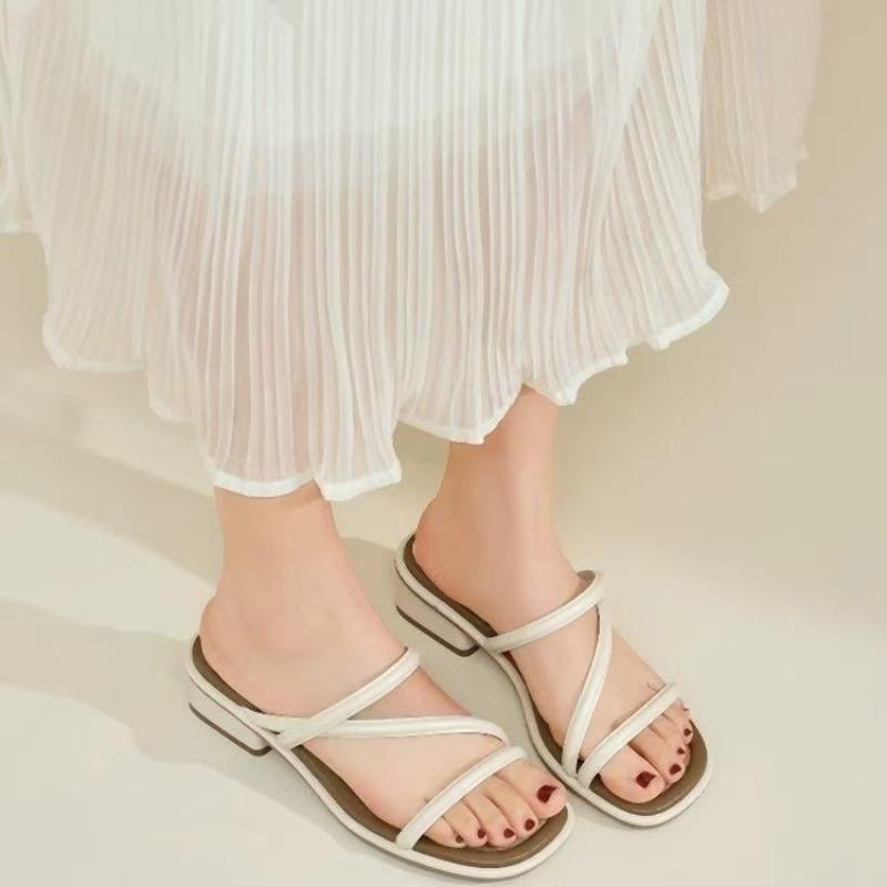 

Coarse heel sandals women s outer wear summer new simple word with fashion temperament cool slippers 35