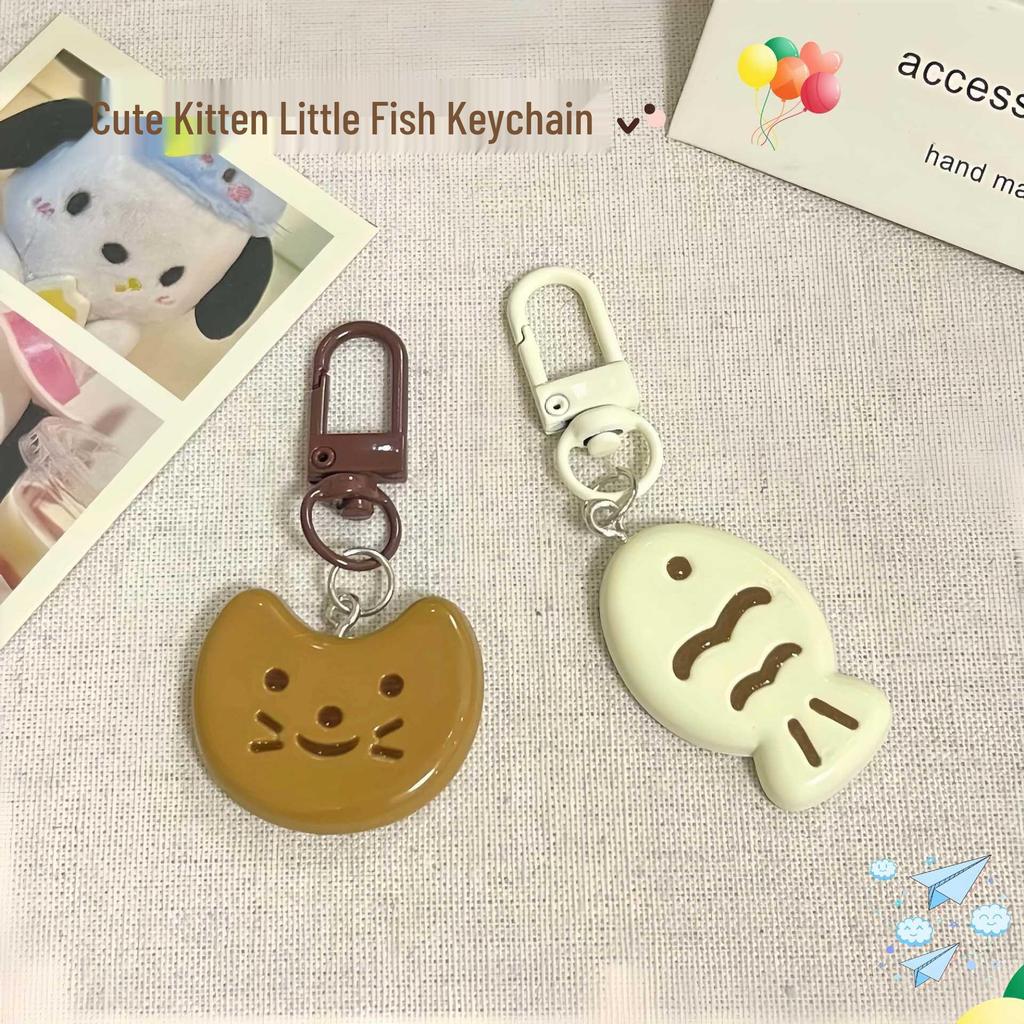 Cute Cartoon Kitten & Fish Keychain Pendant - Black & White Design for Backpacks, Couples, & Students