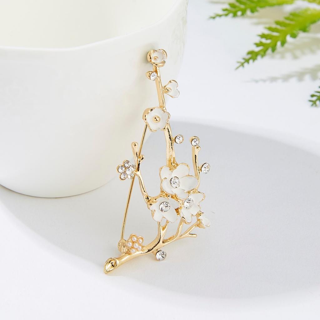 Elegant White Enamel Plum Blossom Brooches For Women Men Vintage Rhinestone Peach Flower Branches Buckle Pins Banquet Jewelry