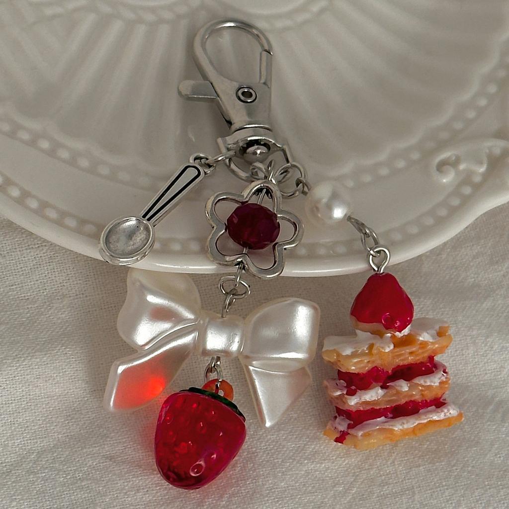 Creative Strawberry Cake Keychain Pendant, Wind Imitation Pearl Bow Bear Bag Pendant