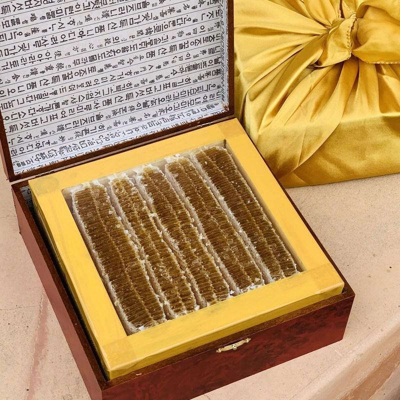 

Jirisan Honey Farm Gift Set - 2.0kg 3.8kg