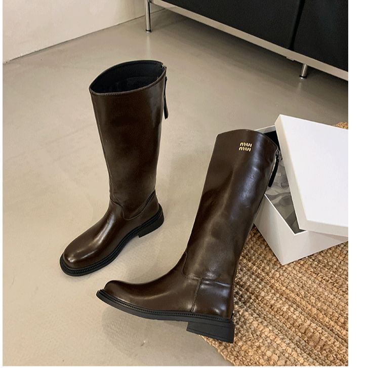 

2025 winter new Korean version of soft leather versatile round head high boots but knee knight boots big tube circumference zipper boots women 40 темно-коричневого