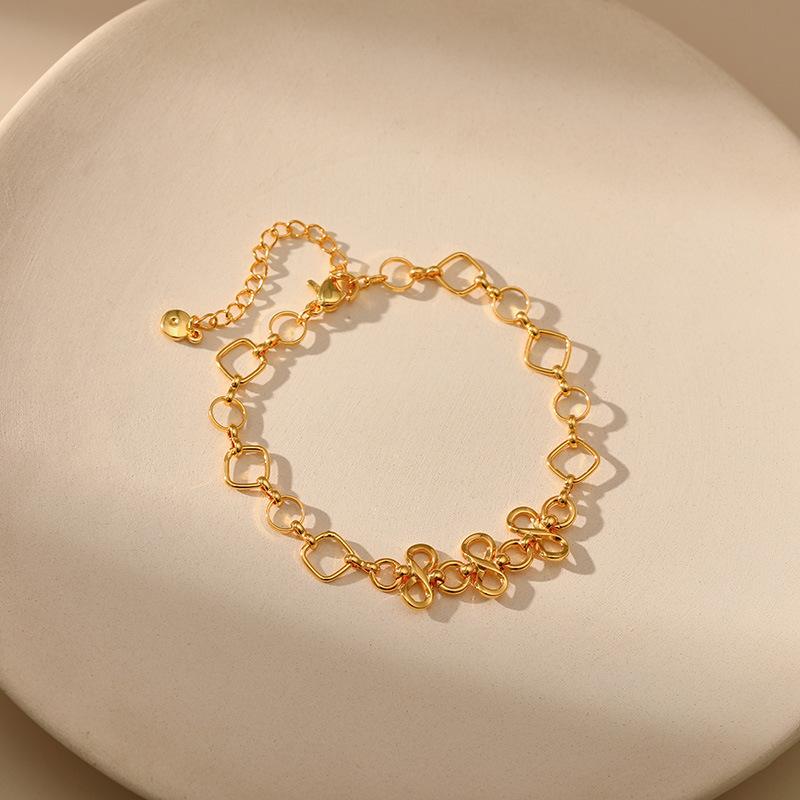 Twisted Design Creative 8 Shape Hollow Circle Chain Personalized Fashion Bracelet For Women