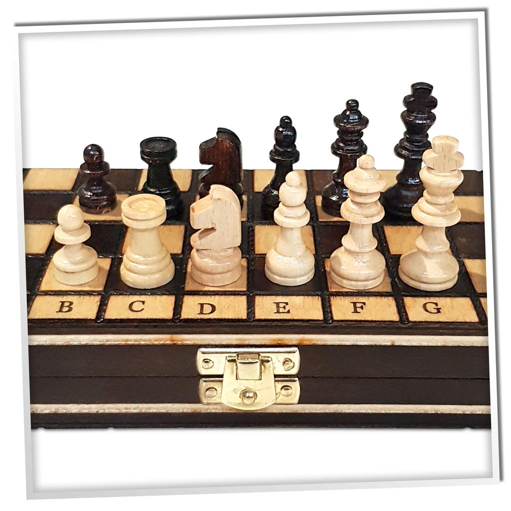 WOODEN TRAVEL CHESS SET, BURNT, TOURNAMENT, 20 X 20 CM, SMALL, MANUFACTURER