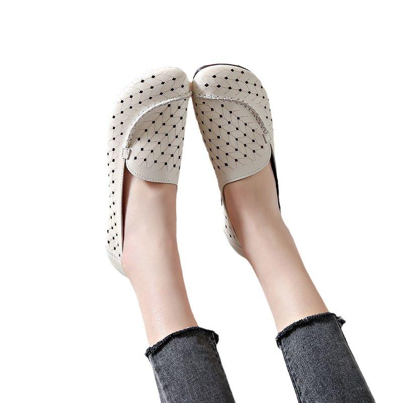 Neue hohle atmungsaktive weiche Leder kleine duftende flache Sohle Sommer Sandalen Lochschuhe vielseitig Explosion rutschfeste Schuhe weiche Sohle Tide