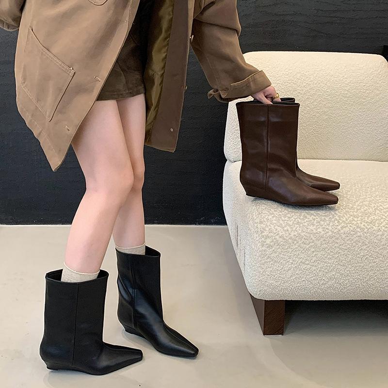 

2025 new French temperament square head short boots fashionable and simple niche wedge wide boots versatile solid color women s boots 40 темно-коричневого