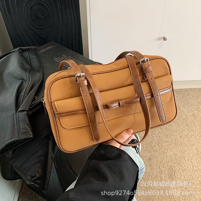 

Premium texture retro underarm small bag women s 2025 new large-capacity commuter tote bag suede shoulder bag коричневый