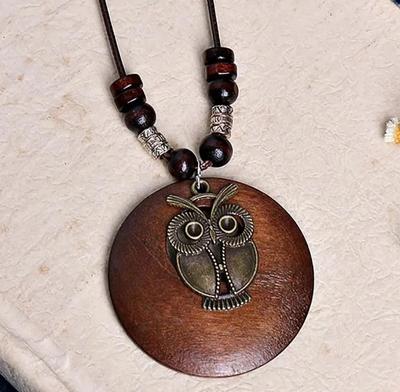 Träkedja i vintagestil med tröja